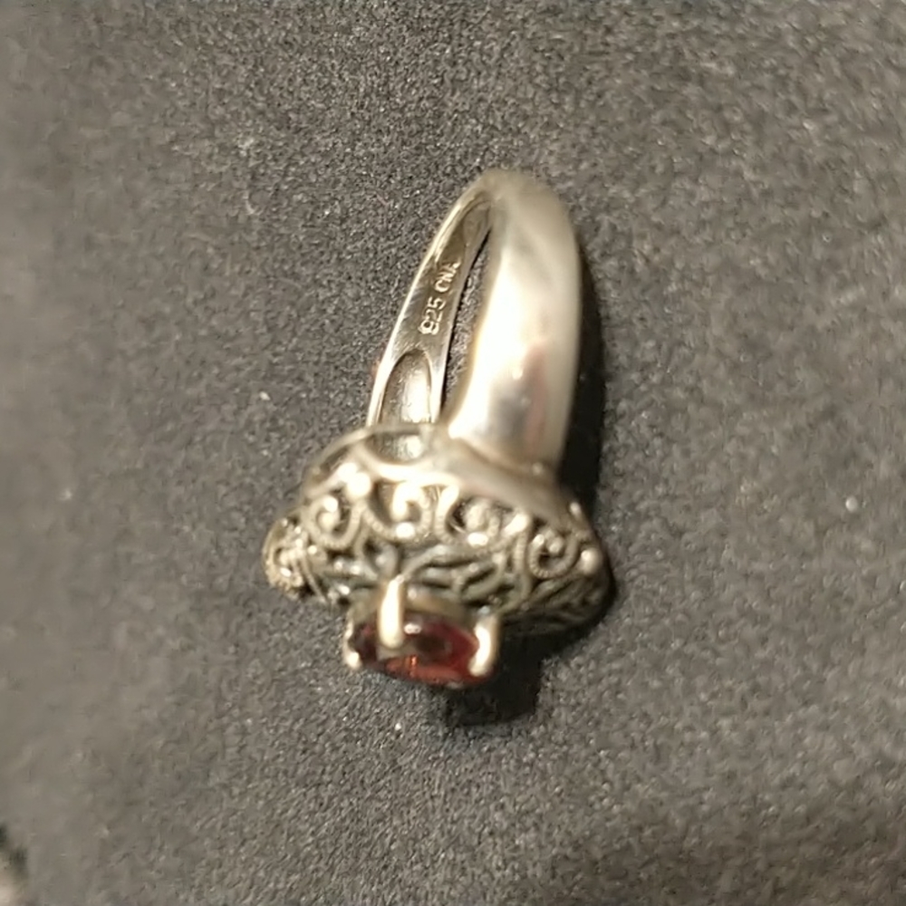 Heart ring 💗 - Picture 3 of 5